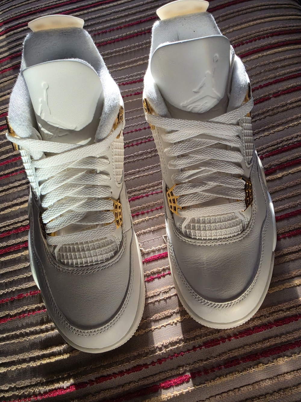 AIR Jordan Women's White and Gold Sneakers SIZE 8 USED ONCE. IN GREAT CONDITION - Picture 4 of 16